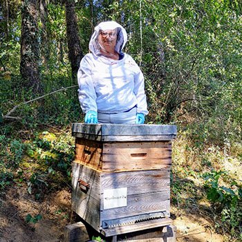 Dominique, vendeuse chez Famille Mary